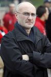 Parijs 31 maart 207
Phil Collins met zijn kinderen bij  15 jarig bestaan van Disneyland Parijs.