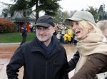 Paris 31 maart 207
Natasja Froger met haar zoons Didier en Maxim bij 15 jarig bestaan van Disneyland Parijs. Phil Collins