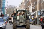 Amsterdam 24 maart 2007
Regilio Tuur en Glenn Helder (drumstel) met tractor op de pc hooftstraat vanwege het 5 jarig bestaan van cafe PC.
Regilio heeft een hoed op.