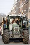 Amsterdam 24 maart 2007
Regilio Tuur en Glenn Helder (drumstel) met tractor op de pc hooftstraat vanwege het 5 jarig bestaan van cafe PC.
Regilio heeft een hoed op.