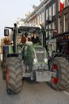 Amsterdam 24 maart 2007
Regilio Tuur en Glenn Helder (drumstel) met tractor op de pc hooftstraat vanwege het 5 jarig bestaan van cafe PC.
Regilio heeft een hoed op.