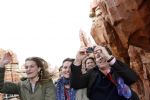 Parijs 31 maart 207
Robert ten Brink met zijn vrouw Roos en dochters 15 jarig bestaan van Disneyland Parijs.