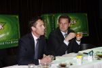 Amsterdam 20 maart 2007
V en V produkties van Albert Verlinde en Roel Vente tekenen kontrakt met Kim Lian v d Meij bij Onassis.