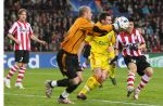 Eindhoven, 3 April 2007 1/4 Finale Champions League wedstrijd PSV-FC Liverpool, eindstand 0-3 Seizoen 2006/2007
Sun Xiang komt te laat doelman Pepe Reina is de situatie meester