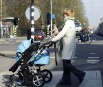 Amsterdam 28 maart 2007
Yvon Jaspers bij het onze lieve vrouwe gasthuis met haar zoon Tijl en dochter Keesje.