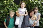 Amsterdam 14 april 2010
Mama van het jaar verkiezing in hotel arena. Amanda Krabbe met kinderen Bikkel Achilles Yasmijn en Michelle
Peter Smulders bv