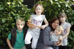 Amsterdam 14 april 2010
Mama van het jaar verkiezing in hotel arena. Amanda Krabbe met kinderen Bikkel Achilles Yasmijn en Michelle
Peter Smulders bv
