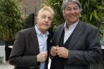 Naarden 18 maart 2010
Surprise feestje voor ivo niehe ivm 35 jaar werken voor de tros bij het arsenaal.Andre v Duin en Ron Brandsteder
Peter Smulders bv