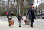 Amsterdam 5 april 2010
Connie Breukhoven met haar kleinkinderen Soraiya en Semmy in het vondelpark en met haar hond.
Peter Smulders bv