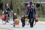 Amsterdam 5 april 2010
Connie Breukhoven met haar kleinkinderen Soraiya en Semmy in het vondelpark en met haar hond.
Peter Smulders bv