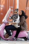 Amsterdam 9 april 2010
Shanna en Constanza Breukhoven op vespa scooter.
Peter Smulders bv