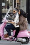 Amsterdam 9 april 2010
Shanna en Constanza Breukhoven op vespa scooter.
Peter Smulders bv