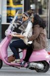 Amsterdam 9 april 2010
Shanna en Constanza Breukhoven op vespa scooter.
Peter Smulders bv