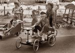 Dommelen, 14  Augustus 1977
Edwin Smulders met de volksfeesten in een racekar
Foto Peter Smulders BV