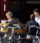 Monnickendam 25 maart 2010
Marc Klein Essink en Ella v Rumpt doen boodschappen.
Peter Smulders bv