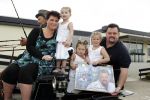Tiel 25 maart 2010
Frans Duijts krijgt gouden plaat. Zijn vrouw met 3 dochters ouders en schoonouders zijn aanwezig.
Peter Smulders bv