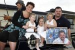 Tiel 25 maart 2010
Frans Duijts krijgt gouden plaat. Zijn vrouw met 3 dochters ouders en schoonouders zijn aanwezig.
Peter Smulders bv
