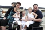 Tiel 25 maart 2010
Frans Duijts krijgt gouden plaat. Zijn vrouw met 3 dochters ouders en schoonouders zijn aanwezig.
Peter Smulders bv