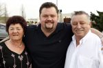 Tiel 25 maart 2010
Frans Duijts krijgt gouden plaat. Zijn vrouw met 3 dochters ouders en schoonouders zijn aanwezig.
Peter Smulders bv