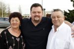 Tiel 25 maart 2010
Frans Duijts krijgt gouden plaat. Zijn vrouw met 3 dochters ouders en schoonouders zijn aanwezig.
Peter Smulders bv