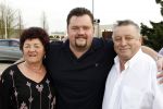 Tiel 25 maart 2010
Frans Duijts krijgt gouden plaat. Zijn vrouw met 3 dochters ouders en schoonouders zijn aanwezig.
Peter Smulders bv