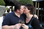 Tiel 25 maart 2010
Frans Duijts krijgt gouden plaat. Zijn vrouw met 3 dochters ouders en schoonouders zijn aanwezig.
Peter Smulders bv