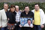 Tiel 25 maart 2010
Frans Duijts krijgt gouden plaat. Zijn vrouw met 3 dochters ouders en schoonouders zijn aanwezig.
Peter Smulders bv