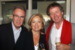 Oud Loosdrecht, 11 Maart 2010
Receptie t.g.v. 50 jaar artiest zijn van Anneke Gronloh
Harry v Hoof samen met zijn vrouw Els v Hoof en Edvard Niessing
Foto Peter Smulders BV
