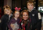 Amsterdam 1 april 2010
Premiere disney on ice in de rai. Helga v Leur met kinderen
Peter Smulders bv