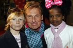 Amsterdam 1 april 2010
Premiere disney on ice in de rai. Henny Huisman met vrouw dochter schoonzoon en kleinkinderen
Peter Smulders bv
