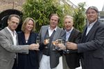 Naarden 18 maart 2010
Surprise feestje voor ivo niehe ivm 35 jaar werken voor de tros bij het arsenaal. Ivo met Antoinette Hertsenberg Ron Brandsteder Jaap Jongbloed en Andre v Duin
Peter Smulders bv