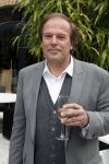 Naarden 18 maart 2010
Surprise feestje voor ivo niehe ivm 35 jaar werken voor de tros bij het arsenaal. Ivo met Antoinette Hertsenberg Ron Brandsteder Jaap Jongbloed en Andre v Duin
Peter Smulders bv