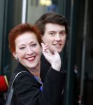 Scheveningen 11 april 2010
Premiere Mary Poppins in het circustheater. Loes Luca met zoon
Peter Smulders bv