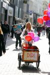 Amsterdam 6 april 2010
Natasja Froger op bakfiets op de Kalverstraat ivm Heppie aktie bij didi winkel.
Peter Smulders bv