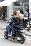 Amsterdam 27 maart 2010
Bas Smit en Nicolette v Dam op de scooter.
Peter Smulders bv