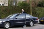 Amsterdam 27 maart 2010
Noud Wellink stapt in zijn auto met voet in brace.
Peter Smulders bv