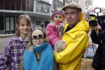 Amsterdam 14 maart 2010
Prtemiere nanny Mc Fee in tuschinski.Owen Schoemacher met dochters
Peter Smulders bv
