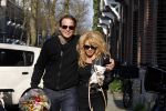 Amsterdam 12 april 2010
Paptricia Paay met hondje  en vriend Nicky v Dam op terras bij de joffers.
Peter Smulders bv