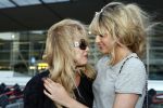 Schiphol 28 mei 2009
Patricia Paay en haar dochter Christina Curry met vriend komen aan op schiphol. Manager Wino Ontzigt en zus Yvonne Keeley wachten haar op.
Peter Smulders bv