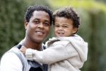 Laren 18 maart 2010
Patrick en Shane kluivert gaan de hond uit laten.
Peter Smulders bv