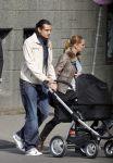 Amsterdam 17 maart 2010
AZ doelman Romero en zijn vrouw achter de kinderwagen in Amsterdam.
Peter Smulders bv