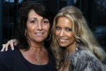 Hillegom 20 maart 2010
Modeshow dani bles. Sylvie v d Vaart met schoonmoeder
Peter Smulders bv