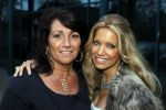 Hillegom 20 maart 2010
Modeshow dani bles. Sylvie v d Vaart met schoonmoeder
Peter Smulders bv