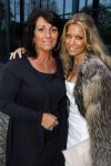 Hillegom 20 maart 2010
Modeshow dani bles. Sylvie v d Vaart met schoonmoeder
Peter Smulders bv