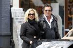 Amsterdam 27 maart 2010
Ronnie Rosenbaum en Tatjana Simic bij bentley cabrio met TAT 900 kenteken.
Peter Smulders bv