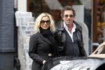 Amsterdam 27 maart 2010
Ronnie Rosenbaum en Tatjana Simic bij bentley cabrio met TAT 900 kenteken.
Peter Smulders bv
