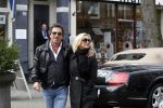 Amsterdam 27 maart 2010
Ronnie Rosenbaum en Tatjana Simic bij bentley cabrio met TAT 900 kenteken.
Peter Smulders bv