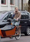 Amsterdam 17 maart 2010
Tooske Ragas hoogzwanger op de bakfiets.
Peter Smulders bv