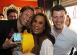 Amsterdam 28 maart 2010
Surprise feestje voor Patty Brard haar 55e verjaardag bij borrelbar. Patty met Viktor Brand en zijn vriend Andre
Peter Smulders bv