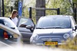 Vinkeveen 19 april 2011
Roxeanne Hazes krijgt haar eerste auto een fiat 500 . Ze ging hem samen met haar moeder Rachel ophalen en daarna aan haar broer Andre jr laten zien op school.
Peter Smulders bv